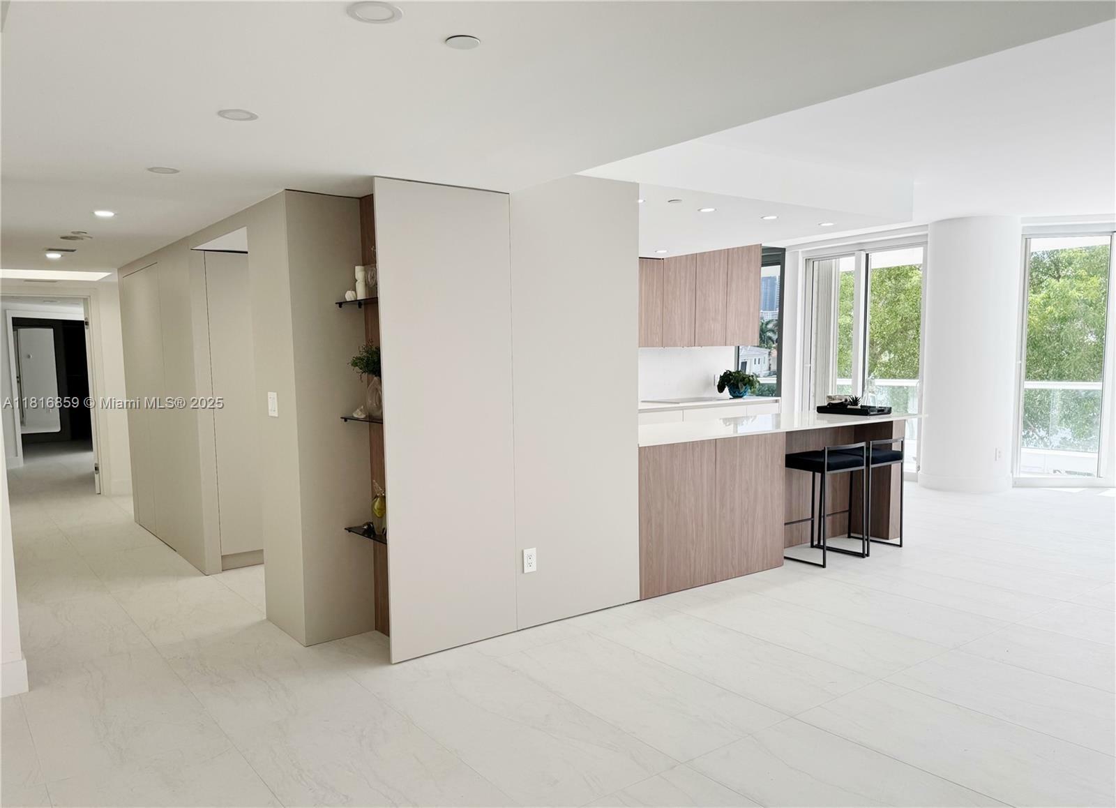Property Photo: 7000 Island Blvd Ls-304 FL 33160