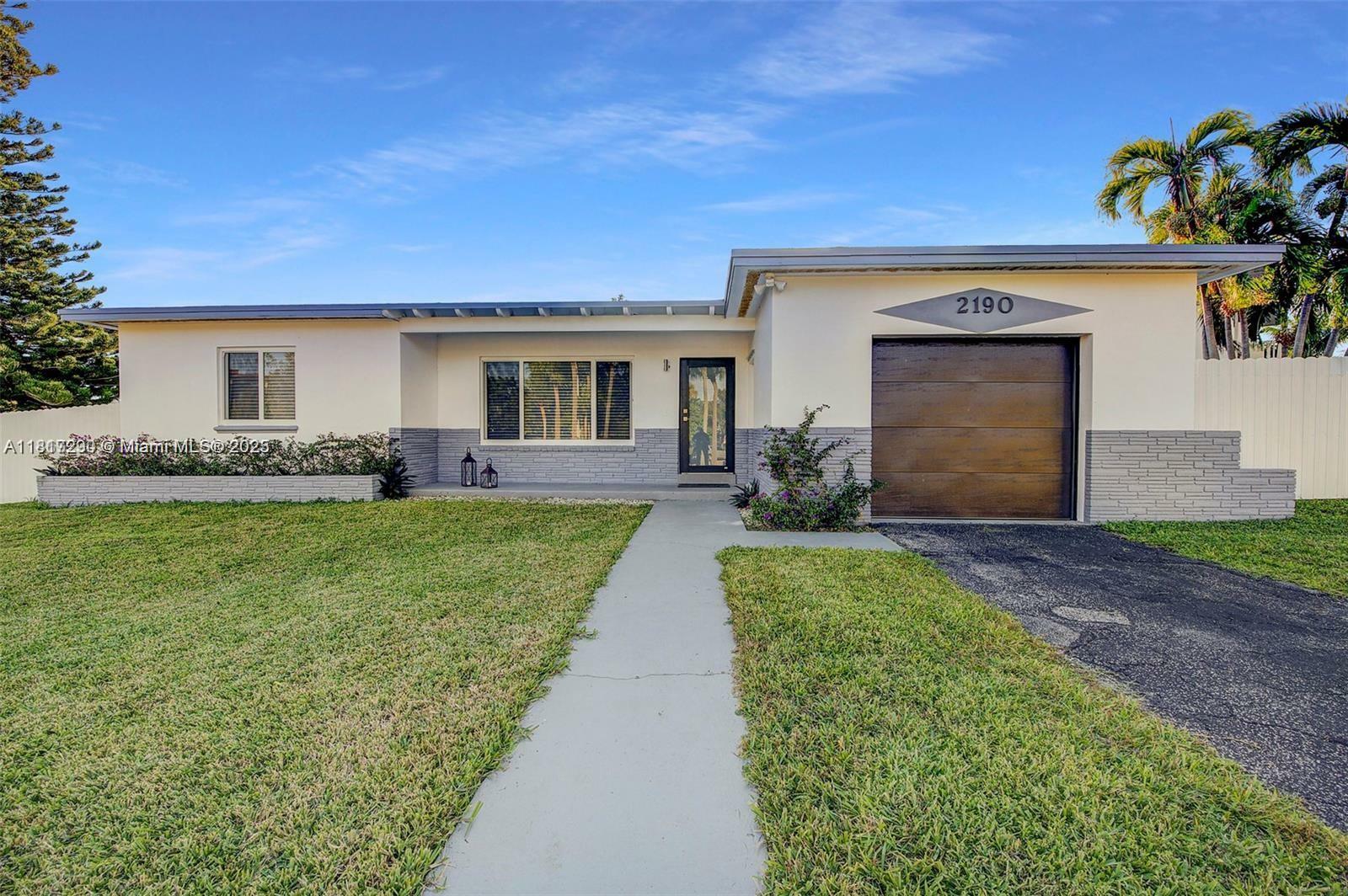 Property Photo: 2190 NE 169th St FL 33162