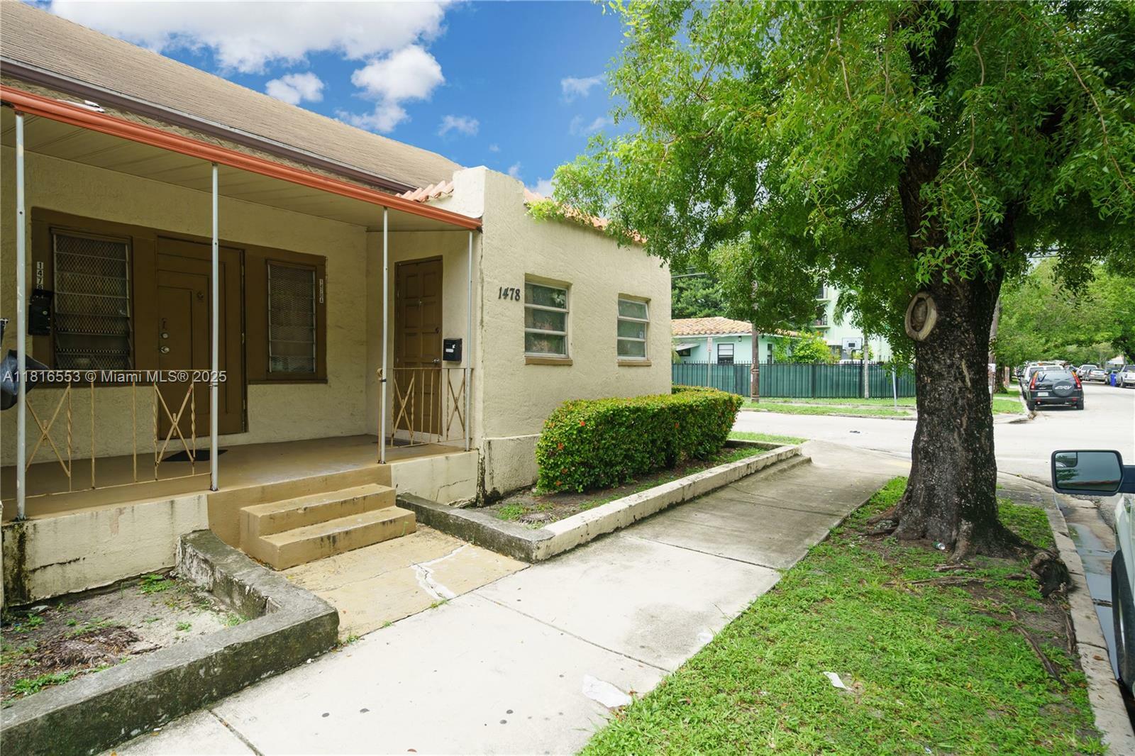 Property Photo: 1478 SW 2nd St FL 33135
