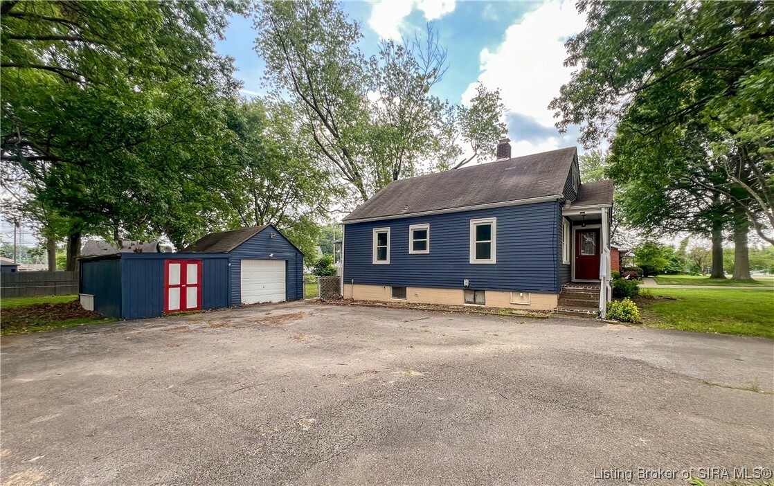 Property Photo: 1672 Garretson Lane IN 47150
