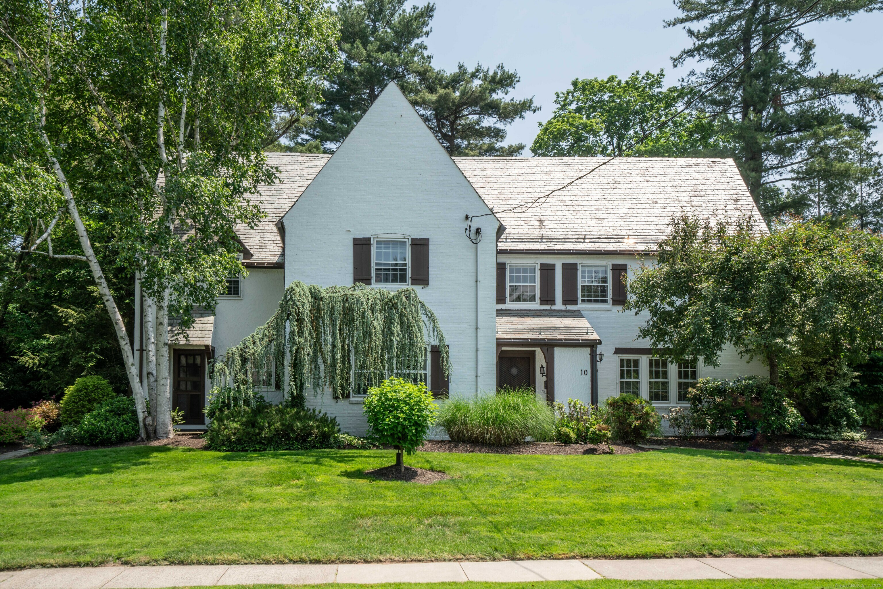 Property Photo: 10 Norwood Road CT 06117