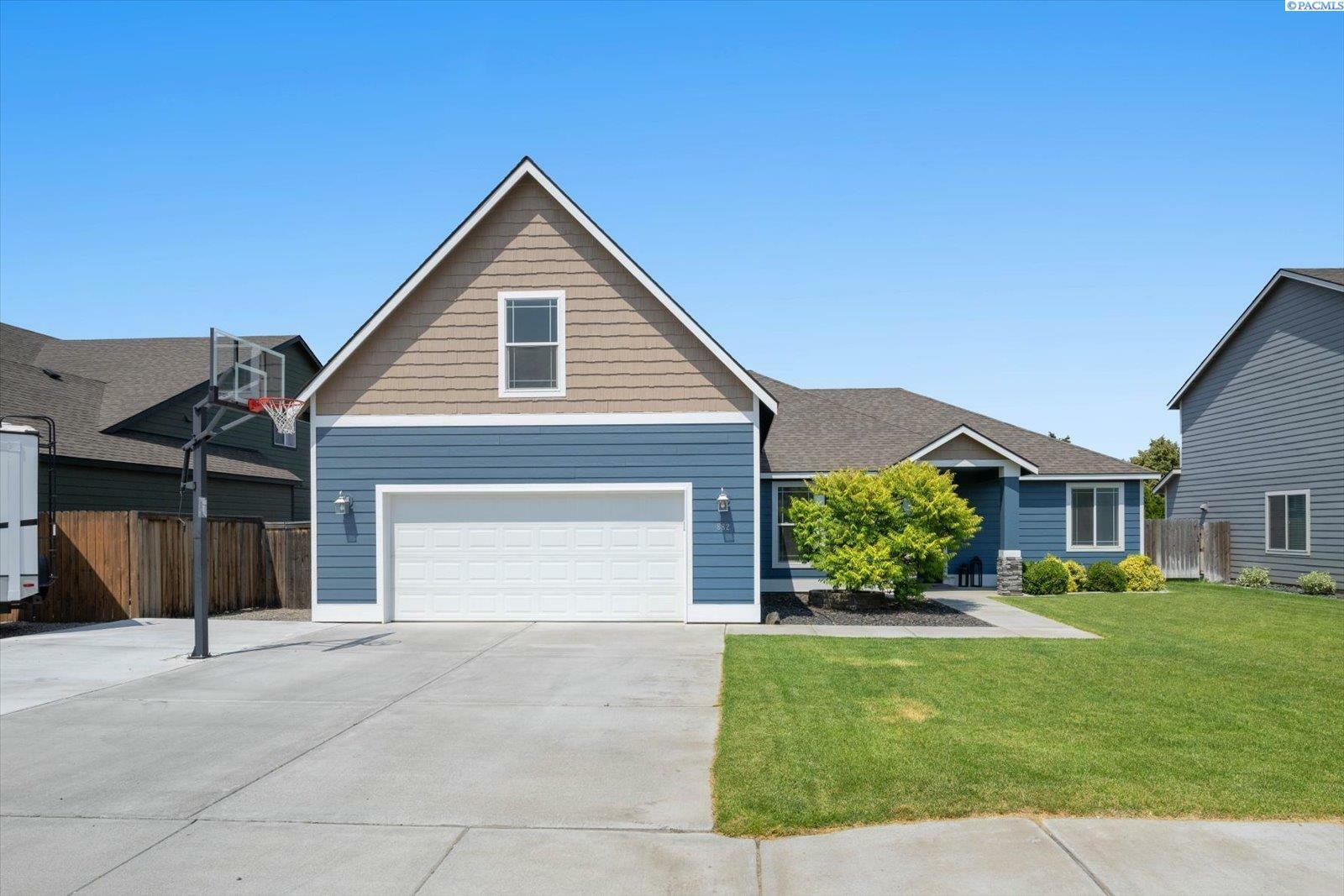 Property Photo: 882 Pikes Peak Dr WA 99353