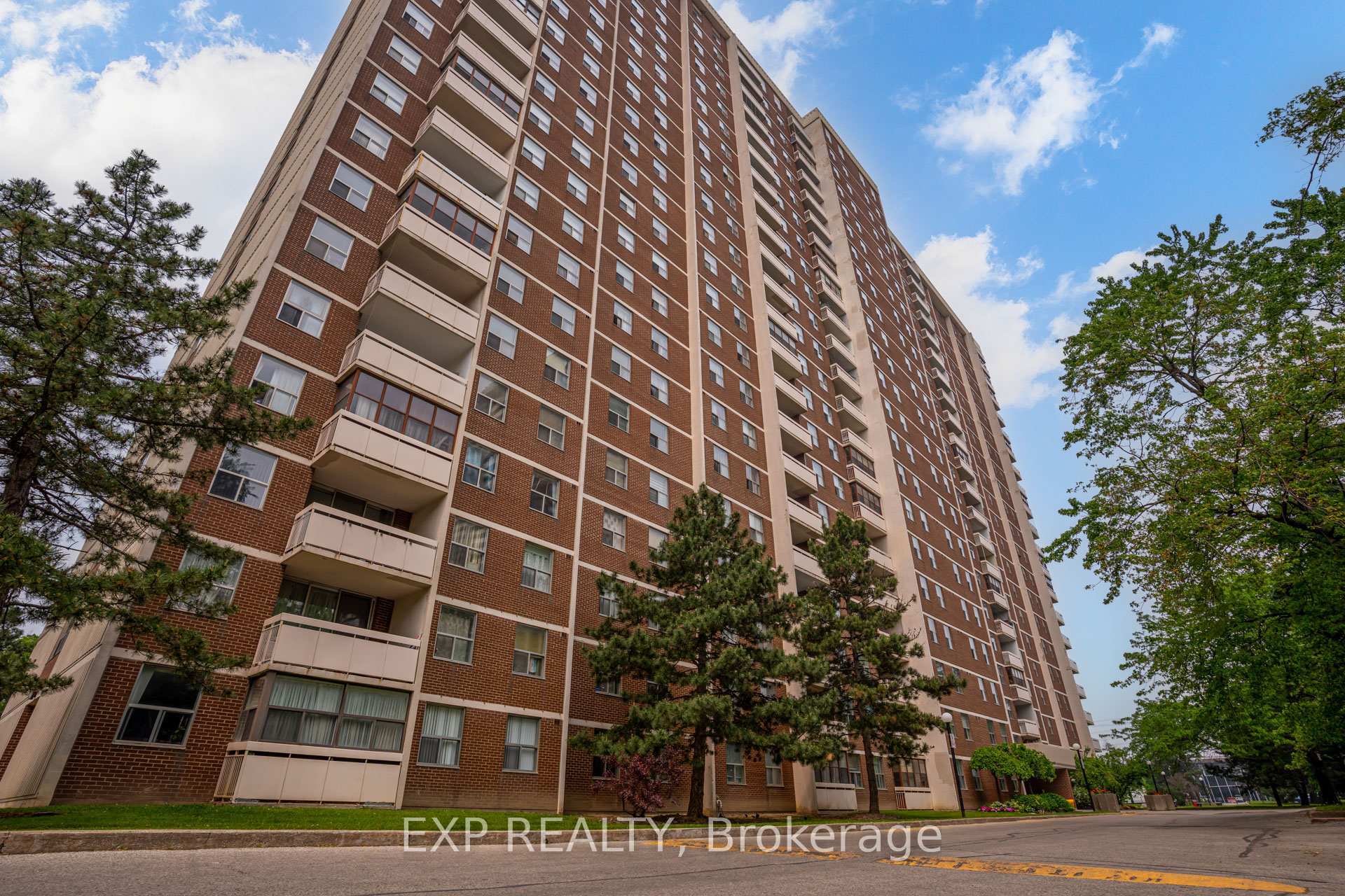 Property Photo: 205 Hilda Avenue 302 ON M2M 4B1