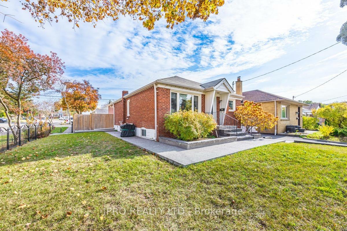 Property Photo:  55 Lilian Drive  ON M1R 3W2 
