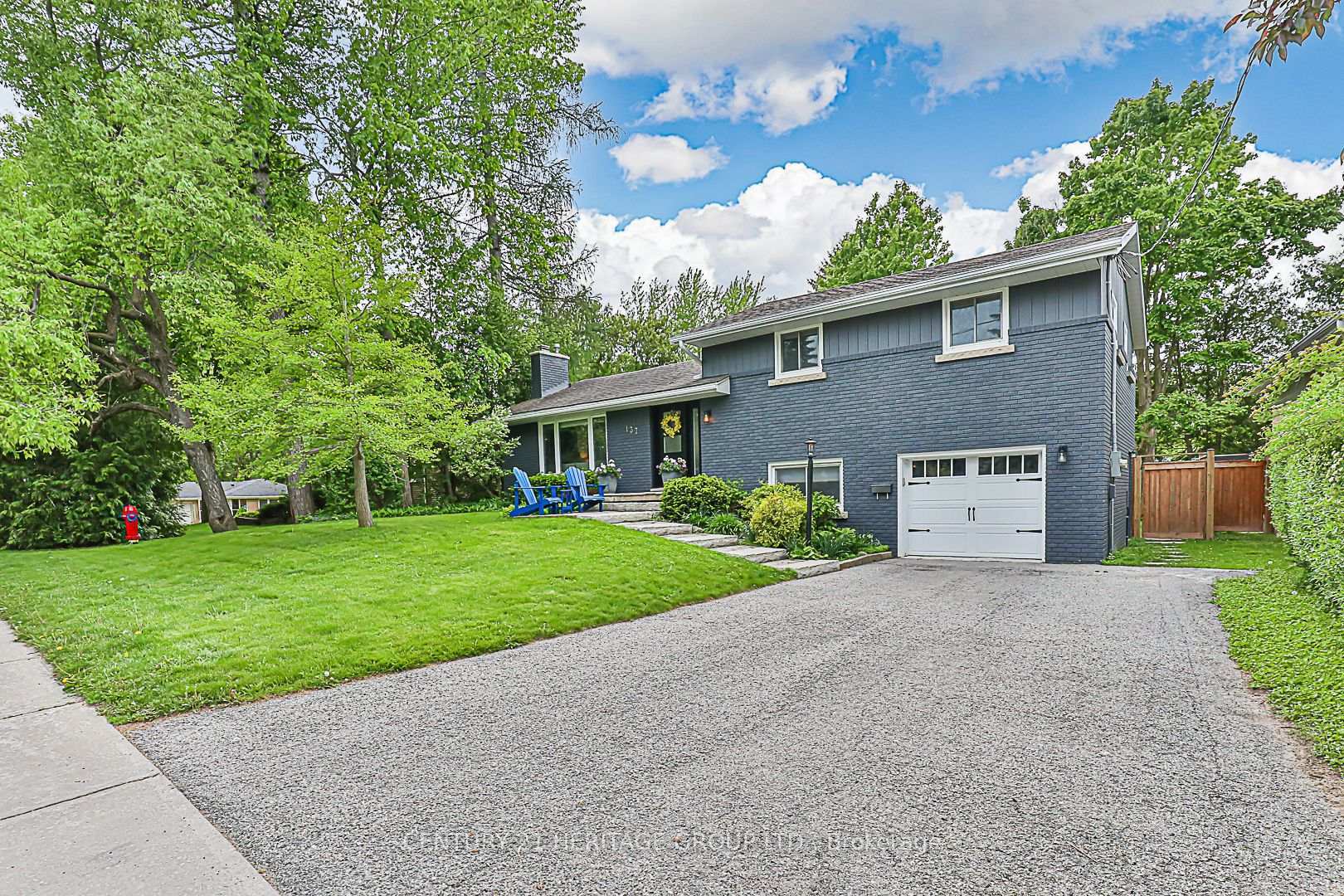 137 Beechwood Crescent  Newmarket ON L3Y 1W2 photo