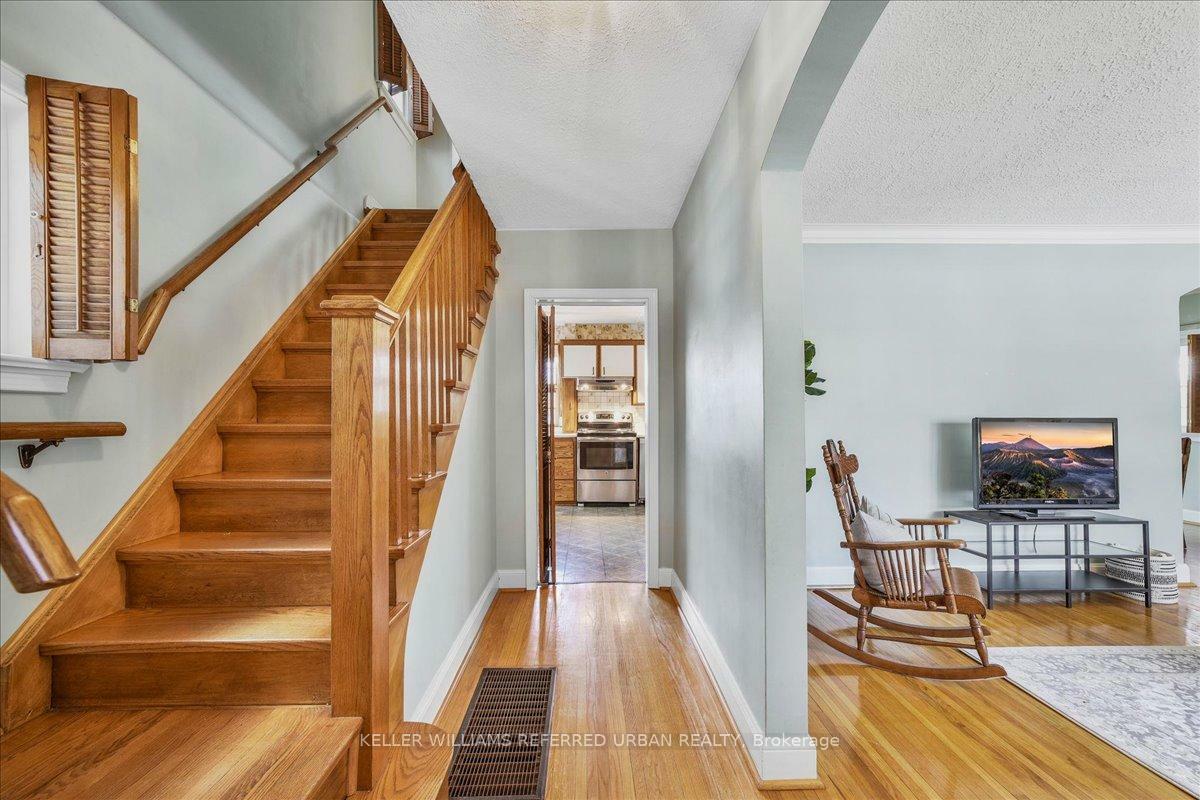Property Photo: 8 Abbotsford Road ON M2N 2P7