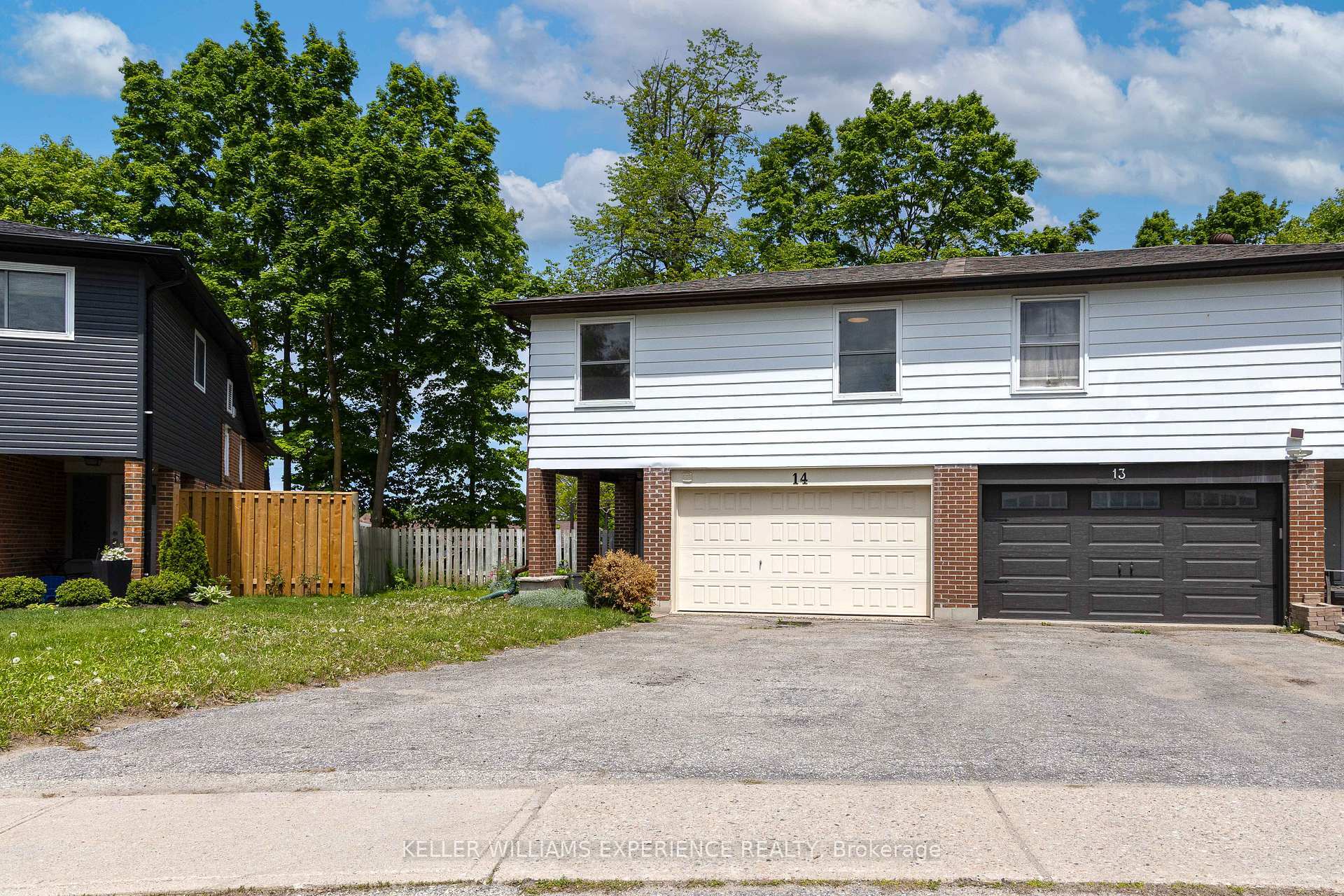 Property Photo: 14 Ashdale Court ON L4M 5B5