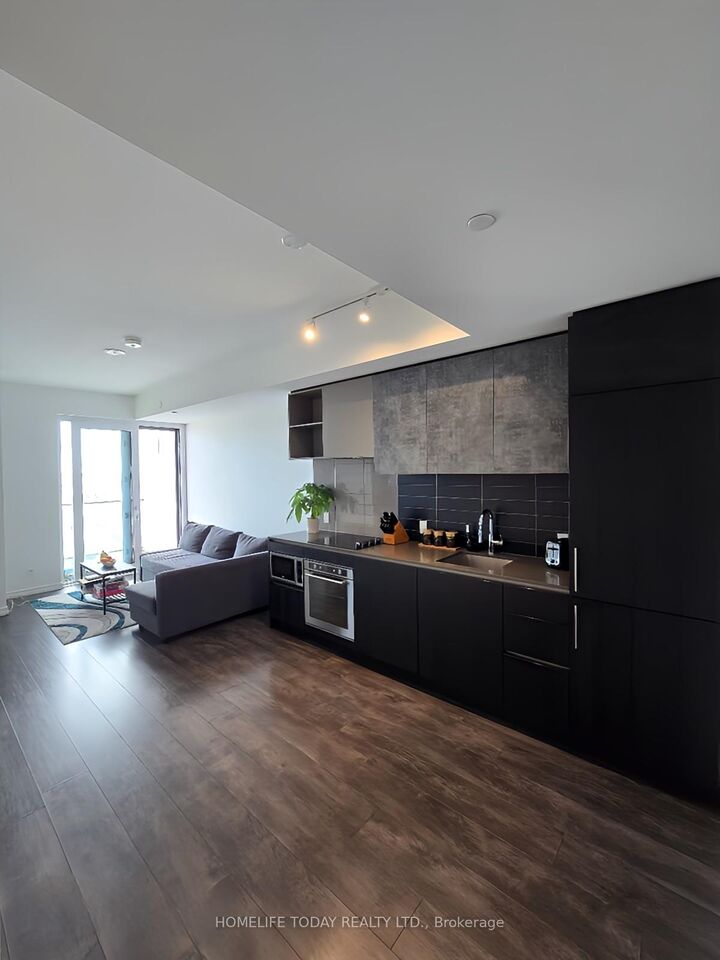 Property Photo:  1000 Portage Parkway 4002  ON L4K 0L1