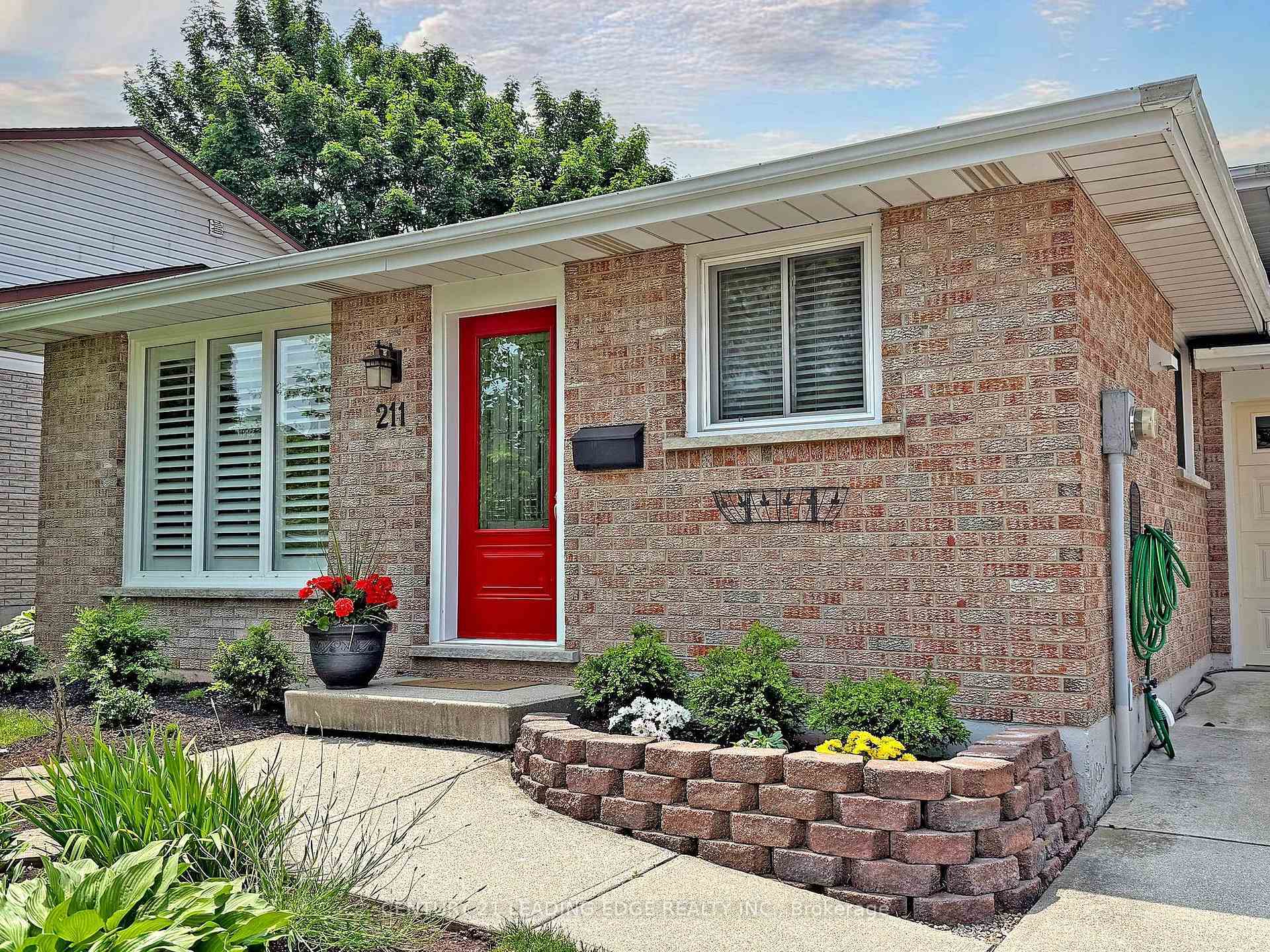 Photo de la propriété: 211 Diefenbaker Drive ON N4S 8K1