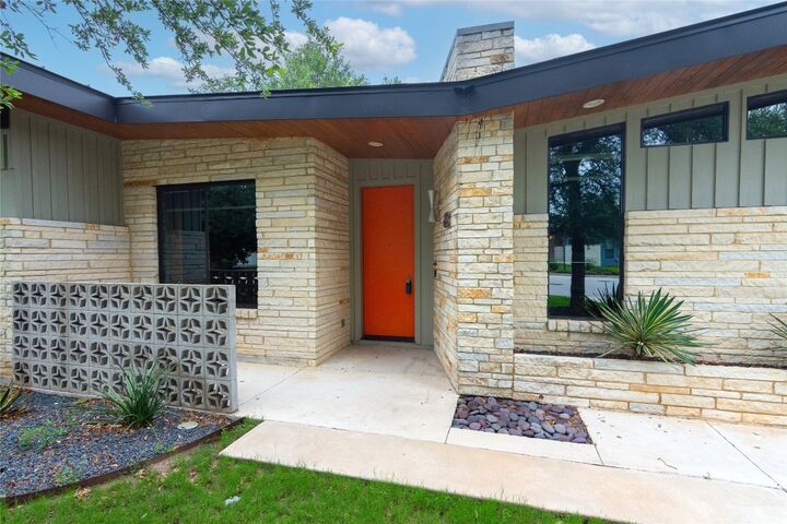 Property Photo:  488 Starlight Village Loop 2  TX 78641 