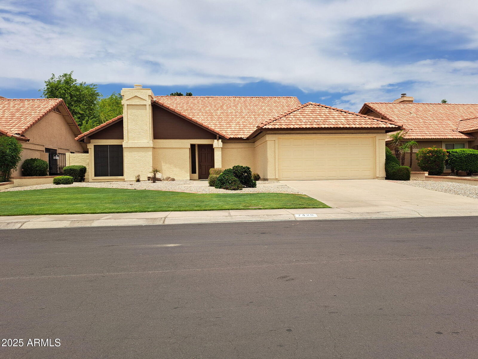 Property Photo: 7420 W Morrow Drive AZ 85308