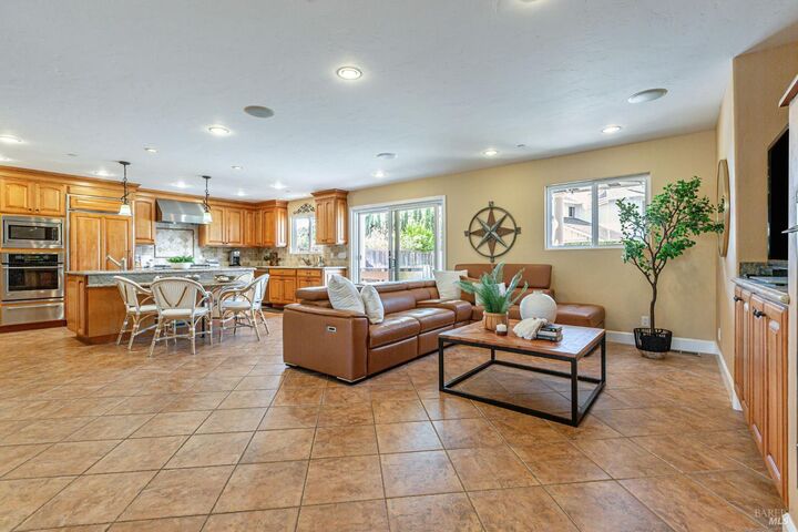10 San Aleso Court  Novato CA 94945 photo
