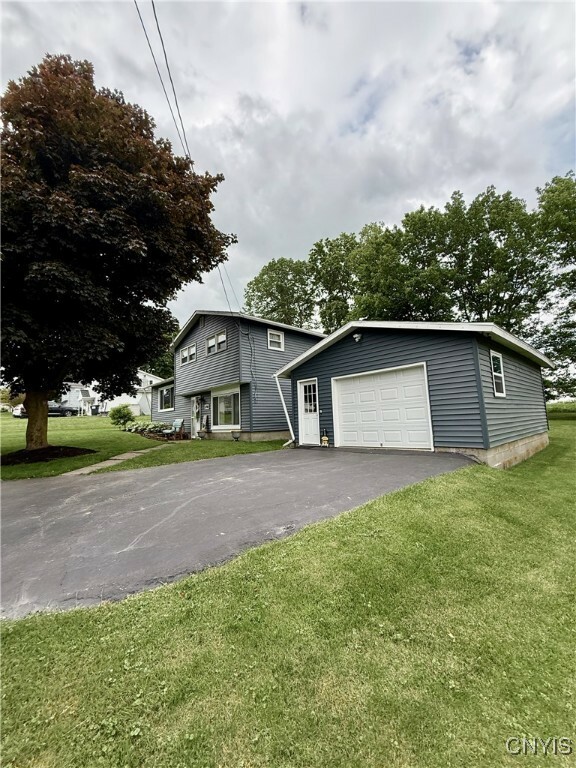 Property Photo:  2718 Forest Hill Drive  NY 13021 