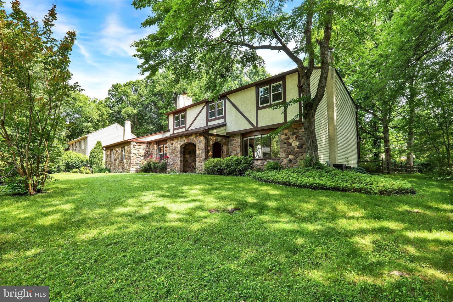 Property Photo: 542 Nottingham Drive PA 19067