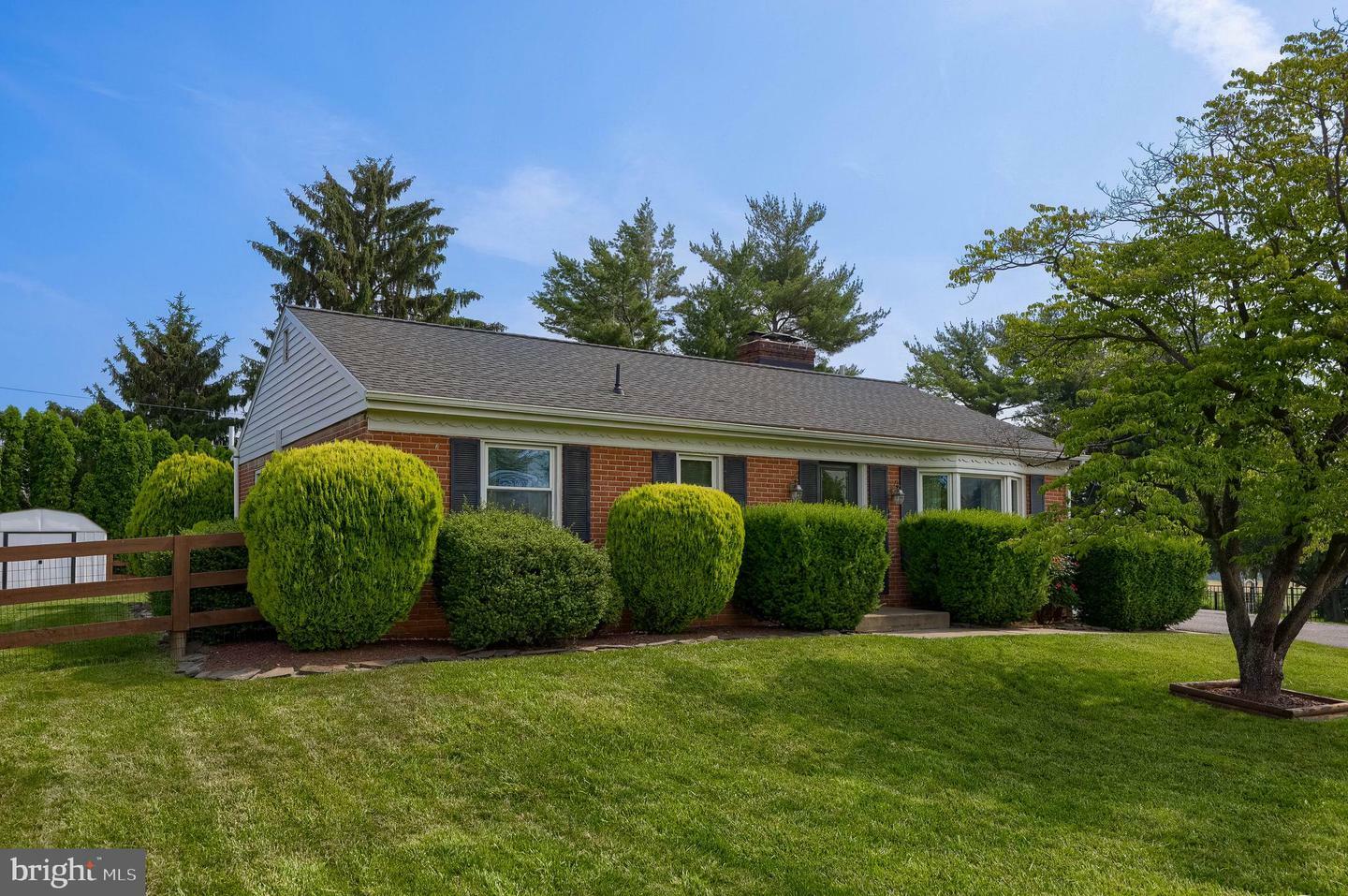 2101 Shaaron Drive  Lancaster PA 17601 photo