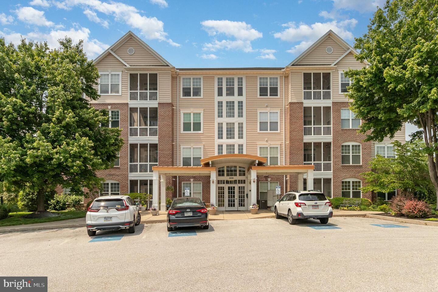 Property Photo:  1010 Crest Way 403  PA 17403 