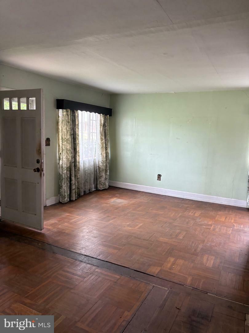 Property Photo: 215 Sykes Road DE 19720