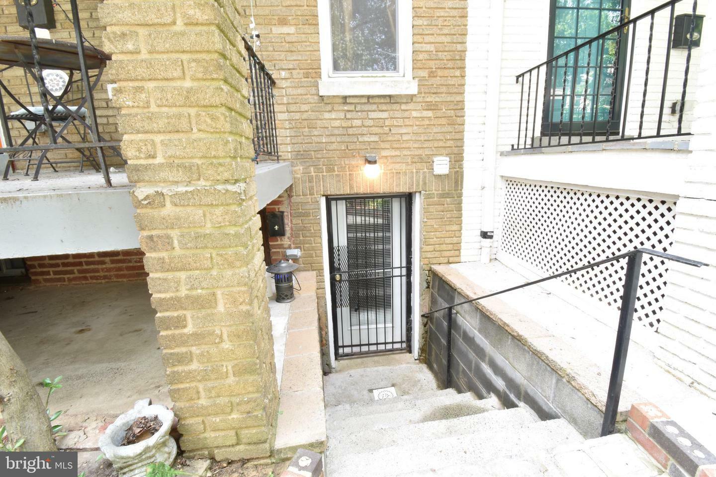 Property Photo: 620 Princeton Place NW B DC 20010