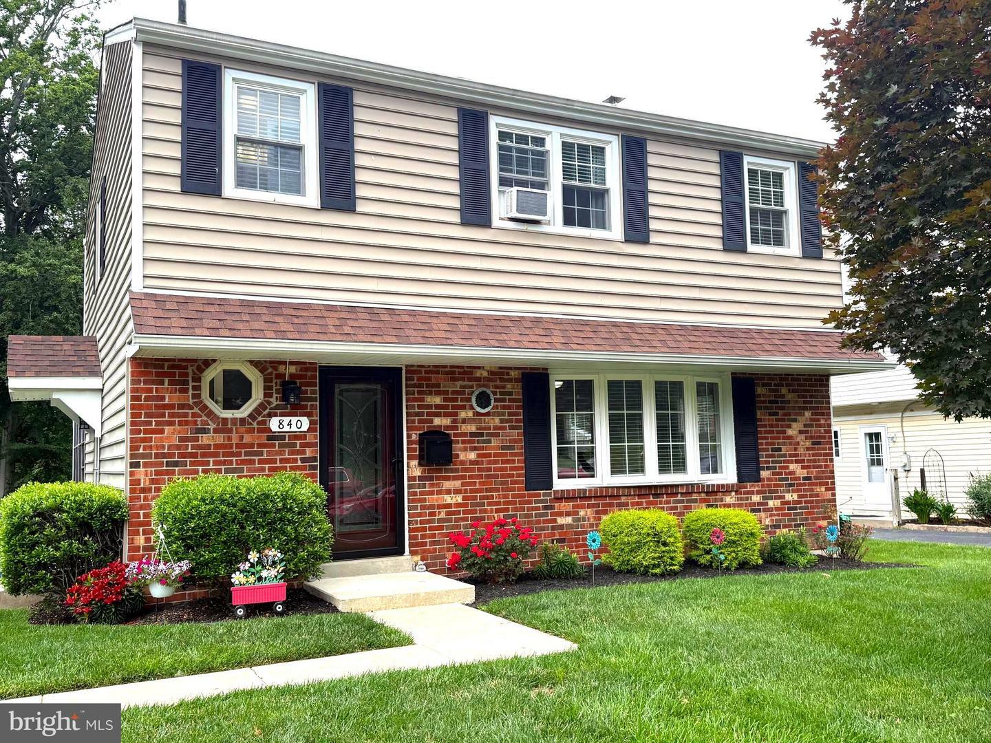 Property Photo:  840 Lamp Post Lane  PA 19014 