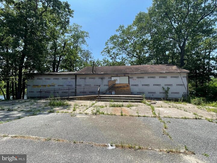 Property Photo:  402 Virginia Drive  NJ 08015 