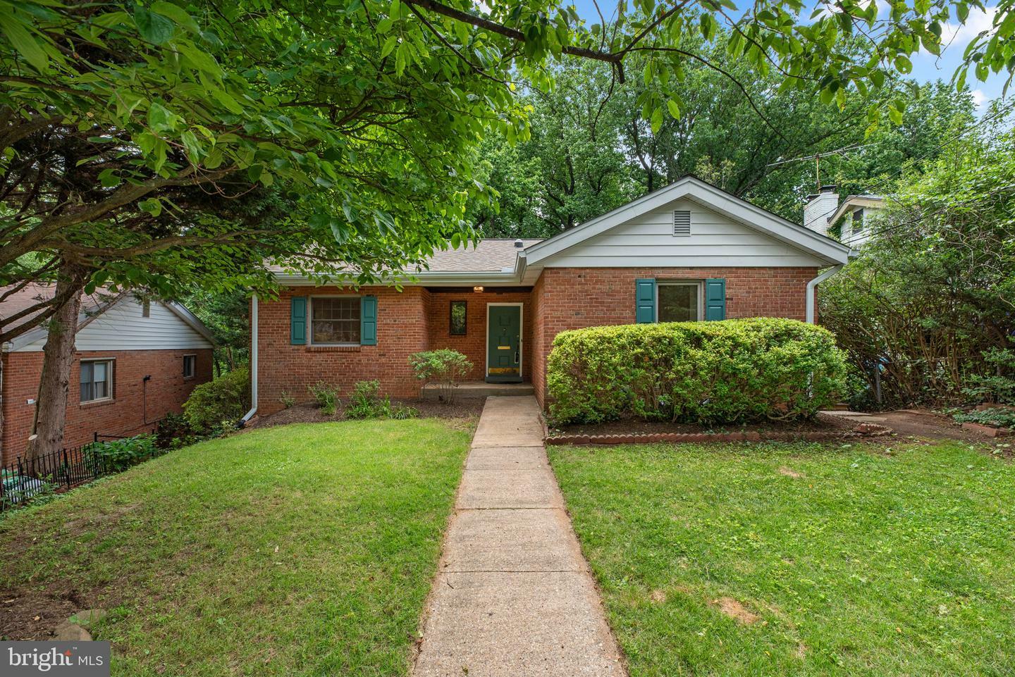 Property Photo: 124 Fleetwood Terrace MD 20910