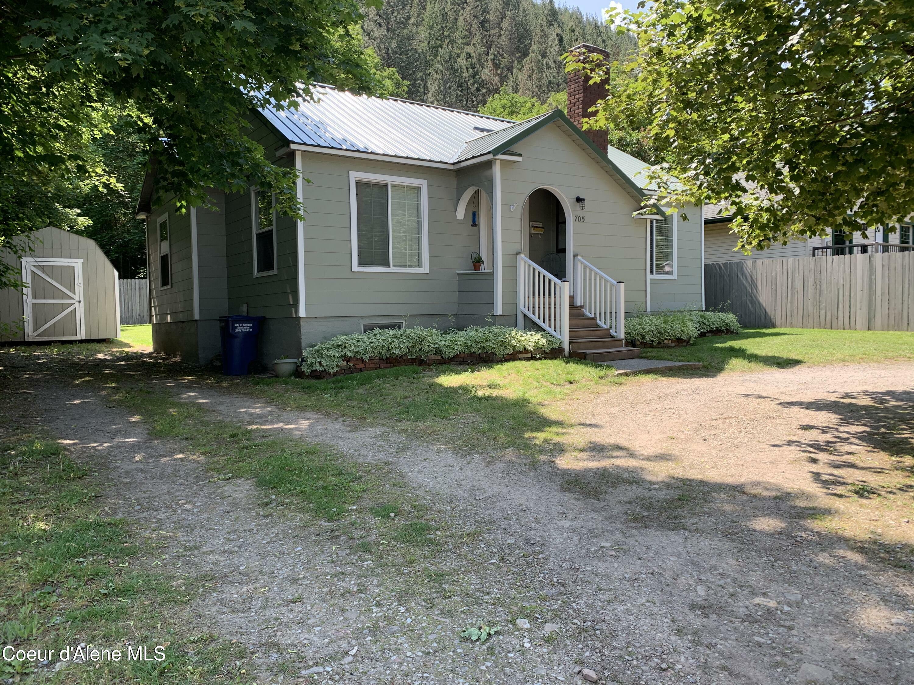 Property Photo: 705 S Division St ID 83837
