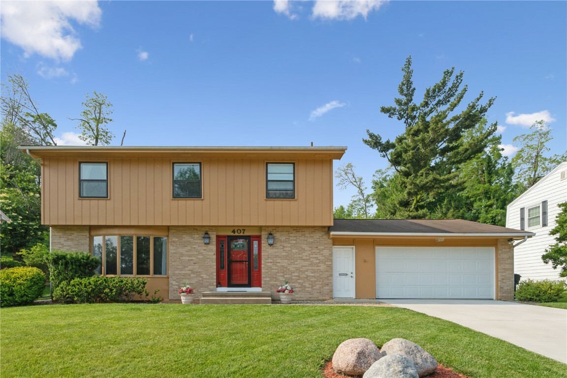 407 Parkland Drive SE  Cedar Rapids IA 52403 photo
