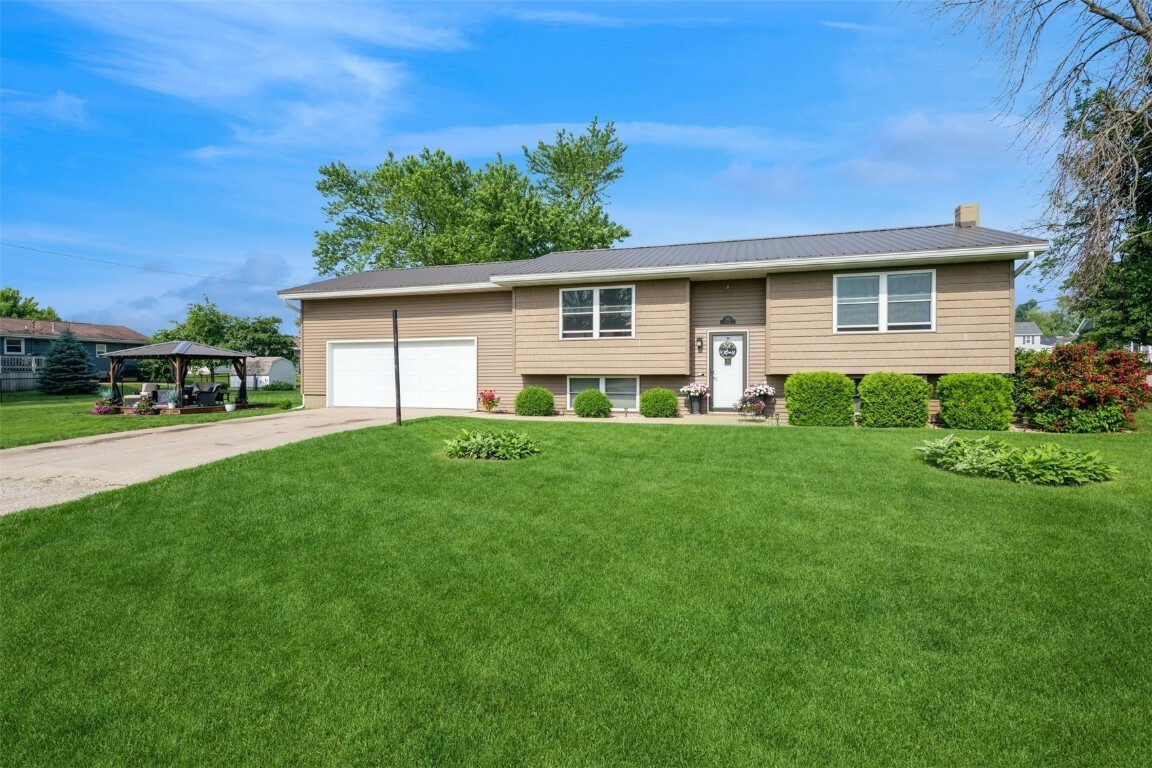 Property Photo: 303 6th Avenue IA 52315