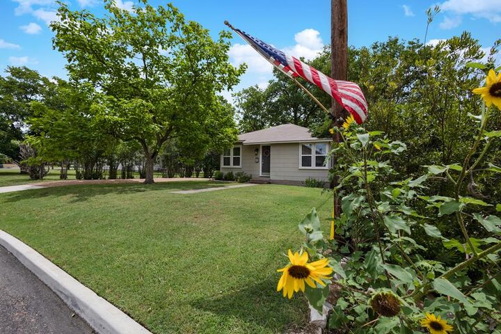 Property Photo:  305 Bowie  TX 78624 