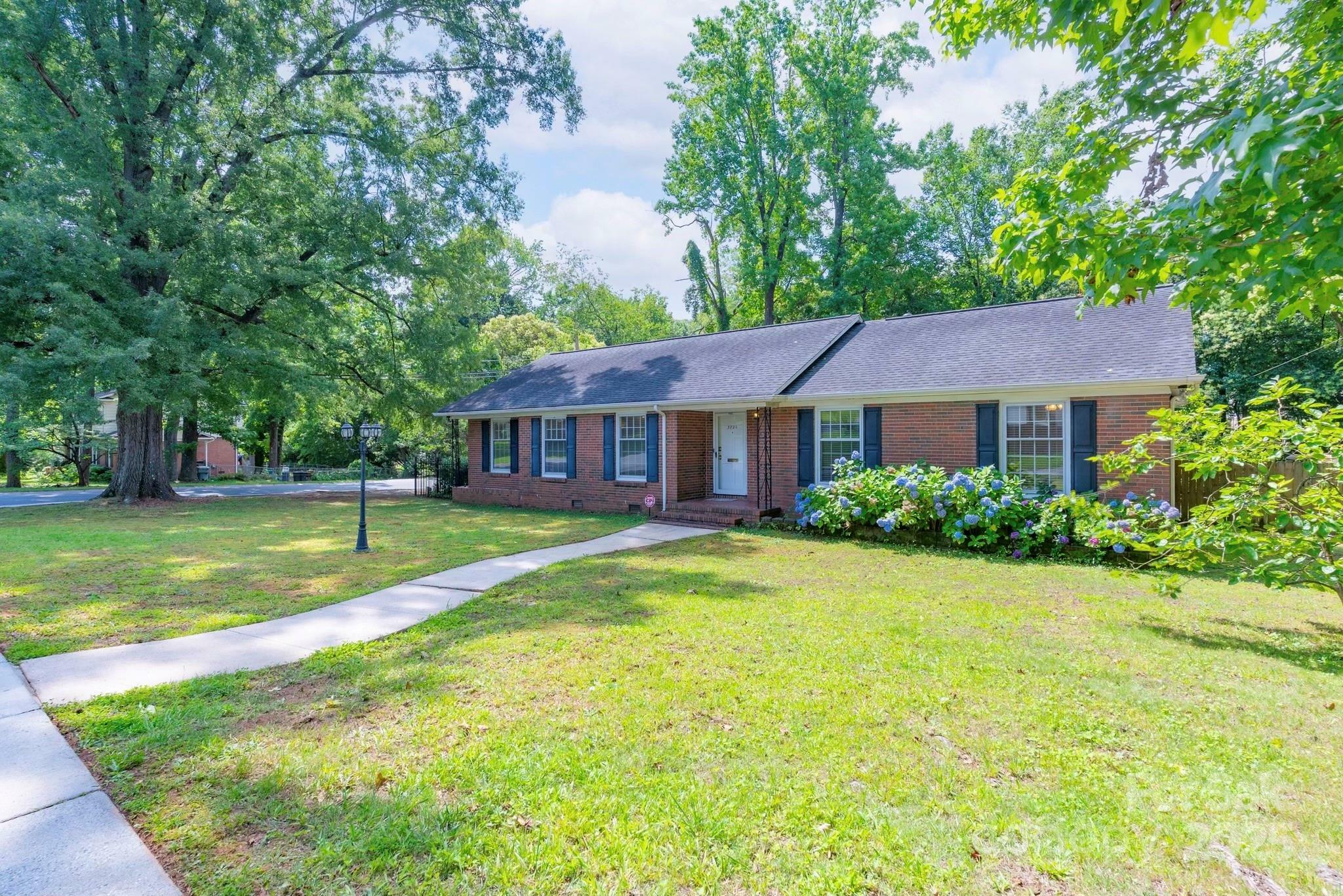 Property Photo: 5720 Amity Place NC 28212