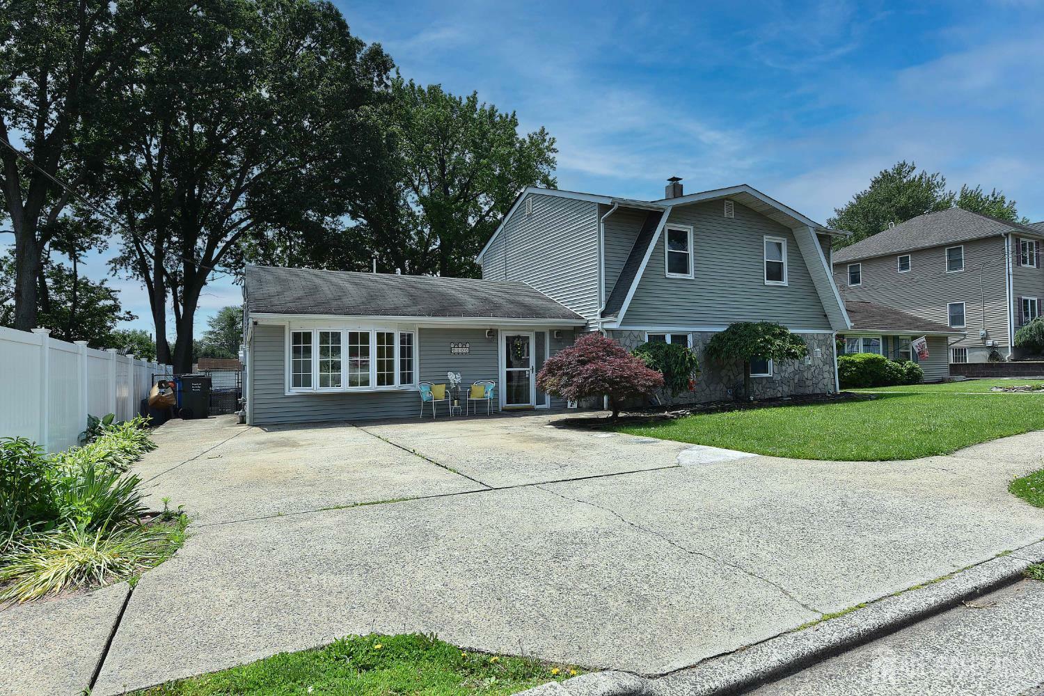 100 Woodland Avenue  Fords NJ 08863 photo