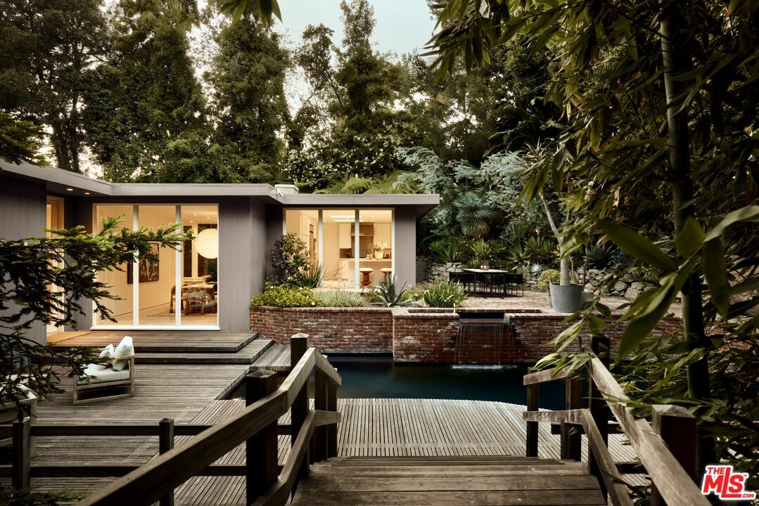 2831 Nichols Canyon Rd  Los Angeles CA 90046 photo