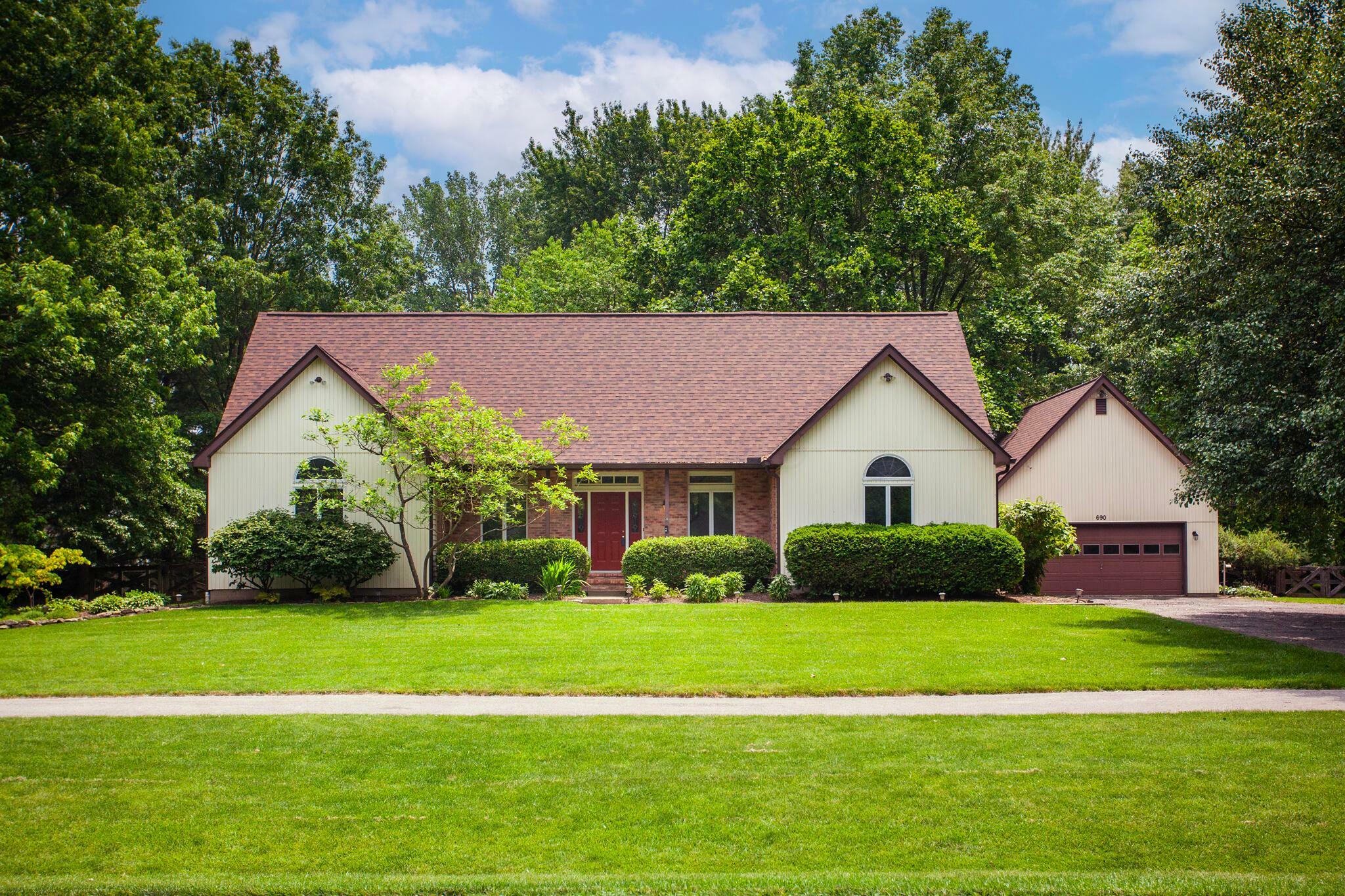 Property Photo: 690 Cheshire Road OH 43015