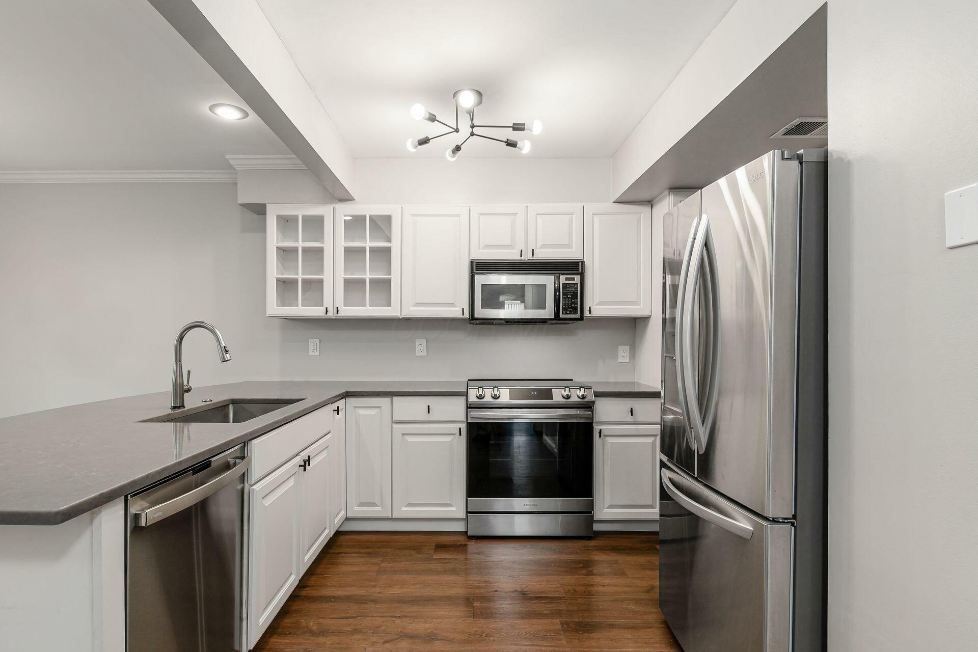 Property Photo: 1573 Arlington Avenue OH 43212