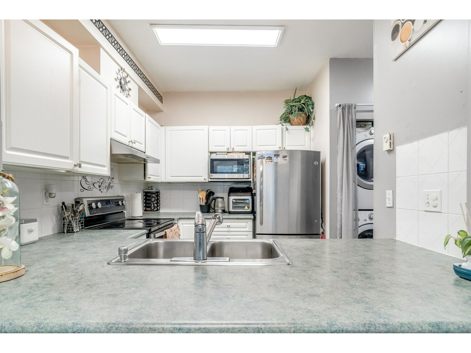 Property Photo: 13727 74 102 BC V3W 0M7