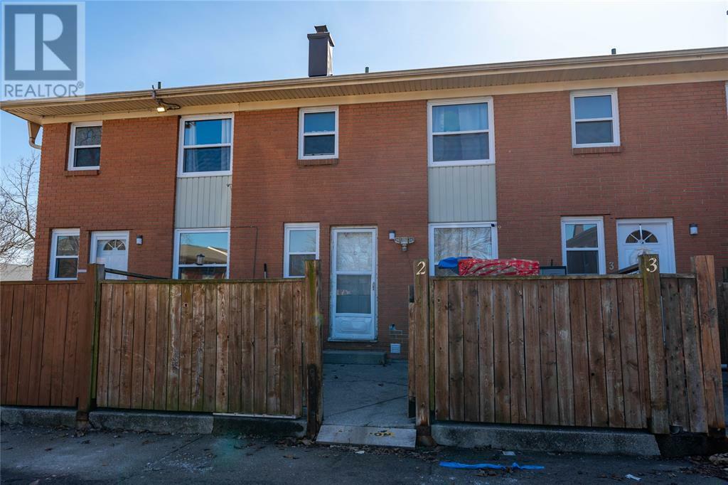 Photo de la propriété: 834 Exmouth Street 2 ON N7T 5R2