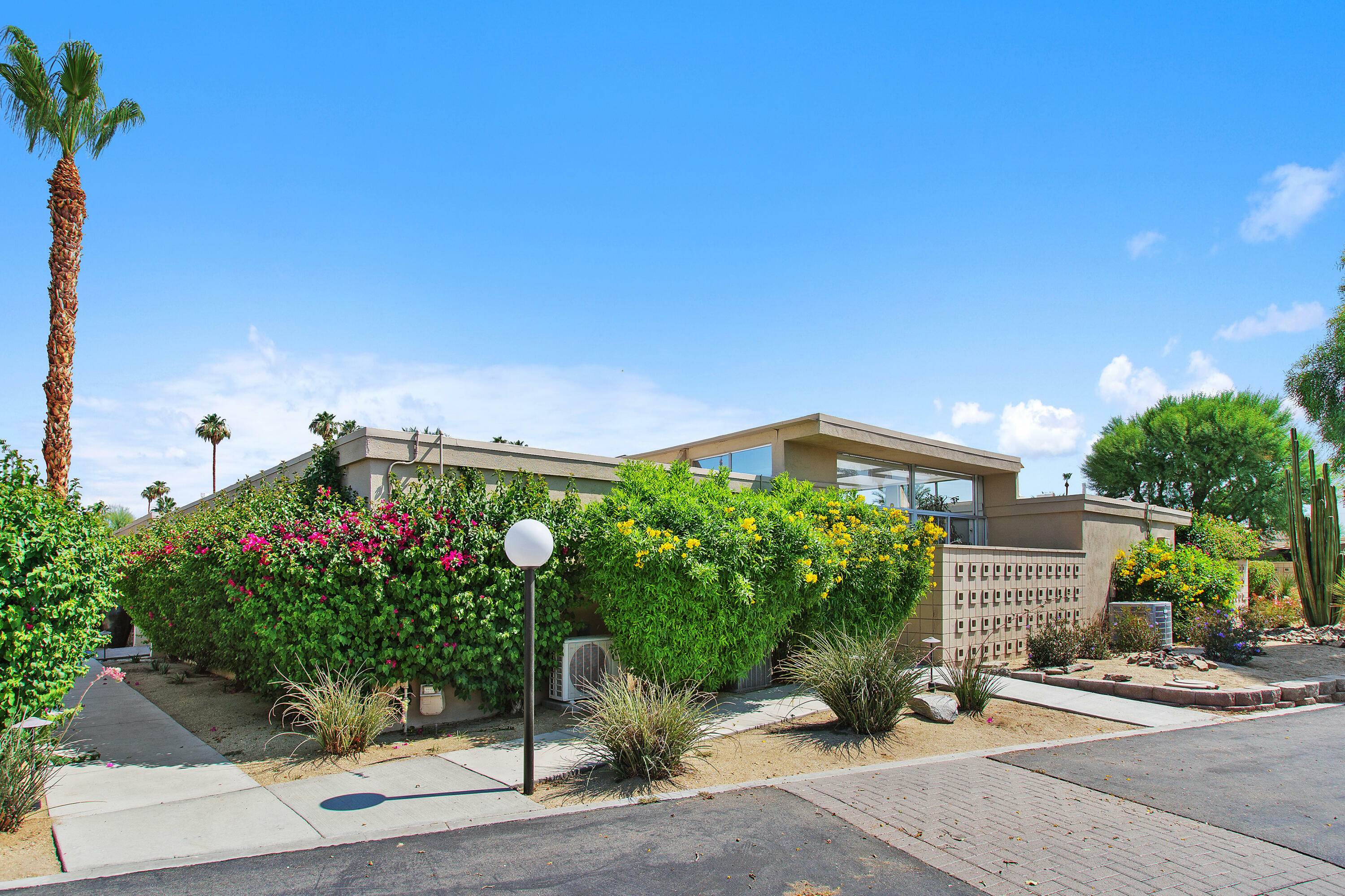 Property Photo: 1020 Tamarisk West Street CA 92270