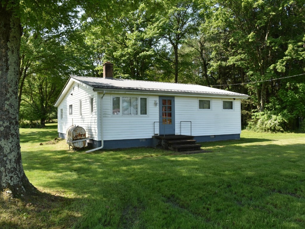 Property Photo: 3318 County Line Road PA 16314