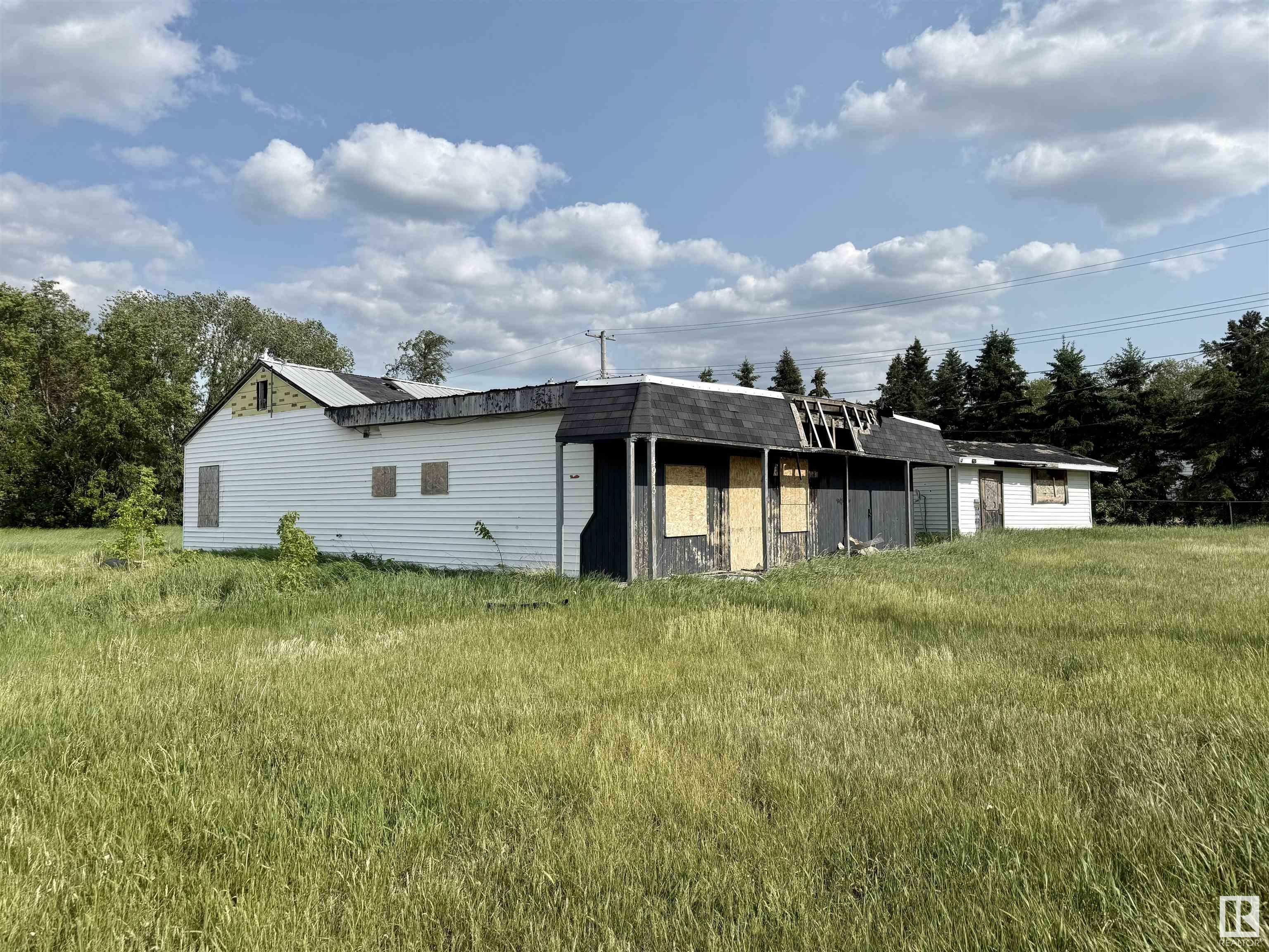 Property Photo: 4913 & 4909 49 Avenue AB T0A 1P0