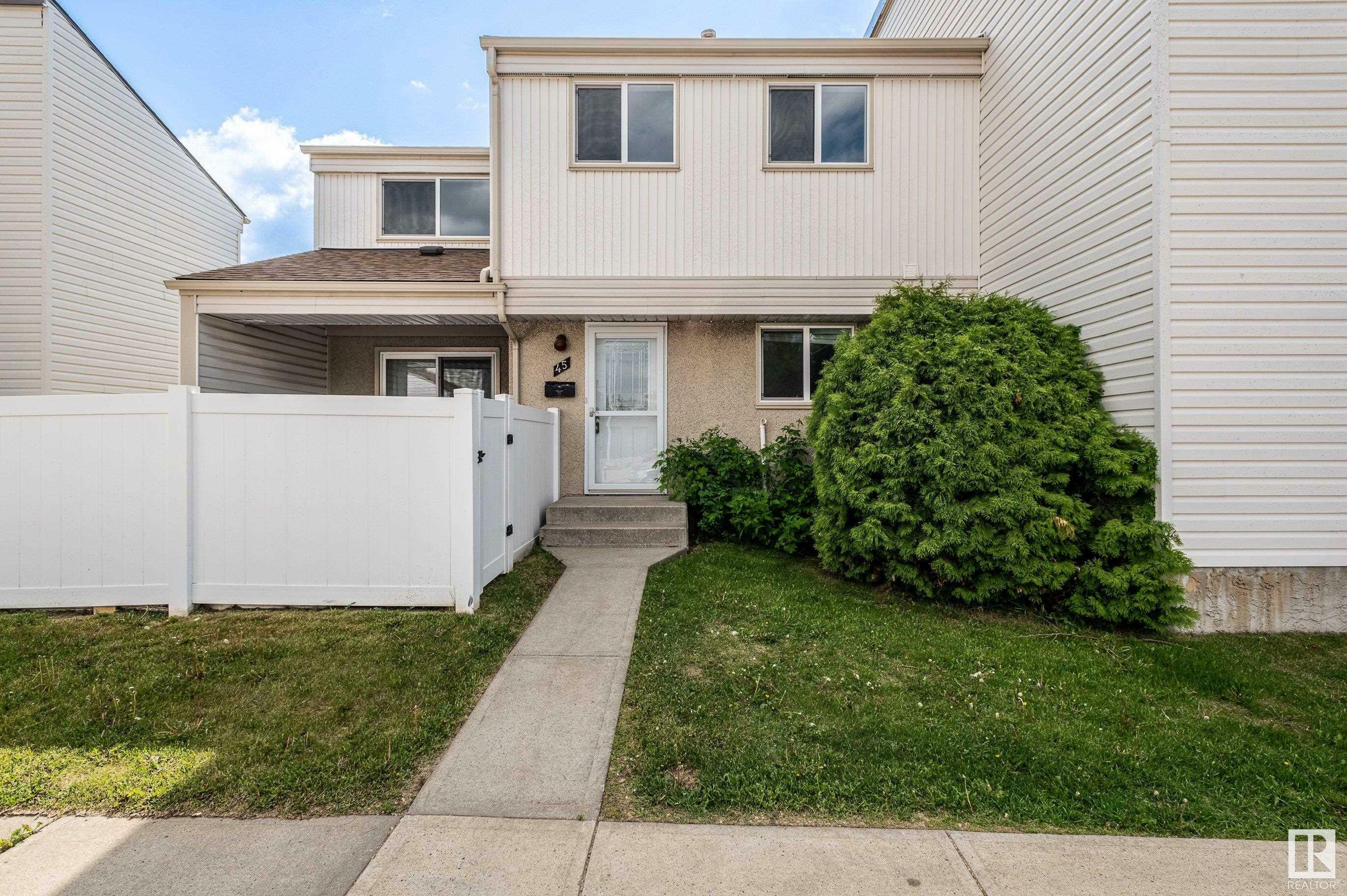 Property Photo: 45 Woodvale Village NW AB T6L 1W4