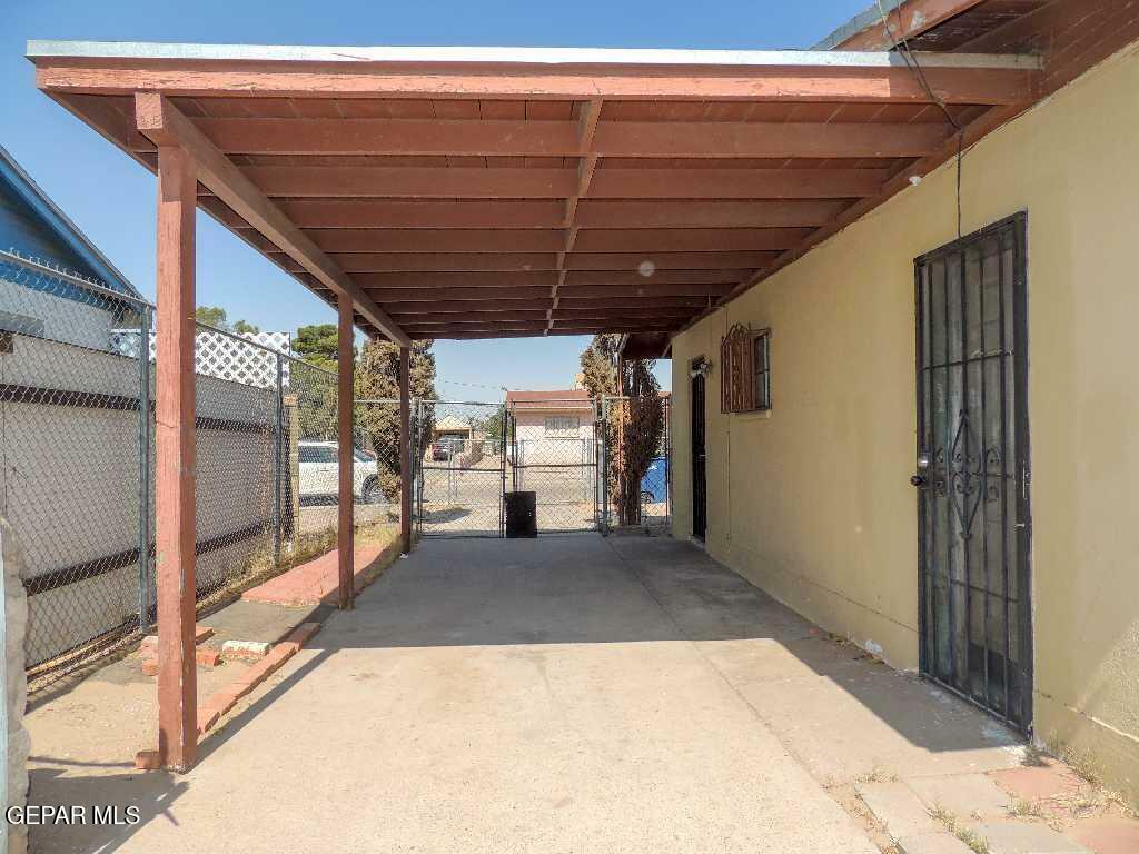 Property Photo: 1136 Cimarron Street TX 79915