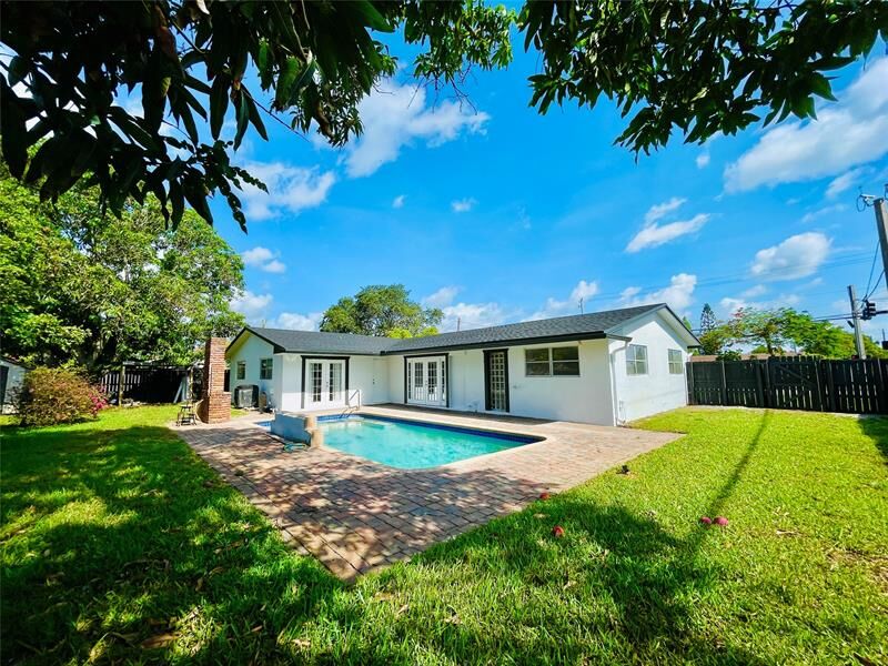 Property Photo: 1478 NE 56th St FL 33334