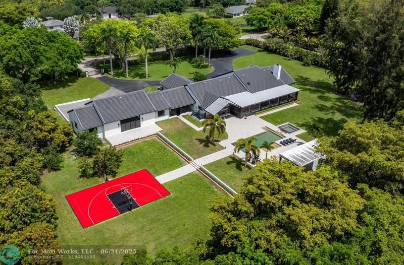Property Photo: 7077 NW 87th Ave FL 33067