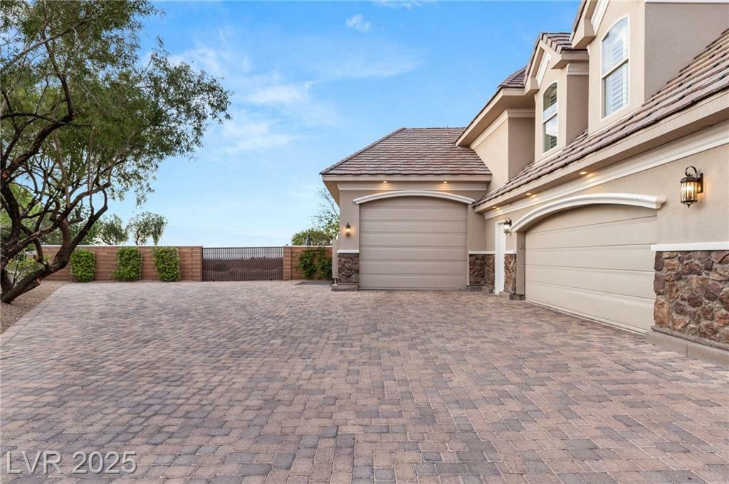 Property Photo: 1212 Bunker Hollow Court NV 89002