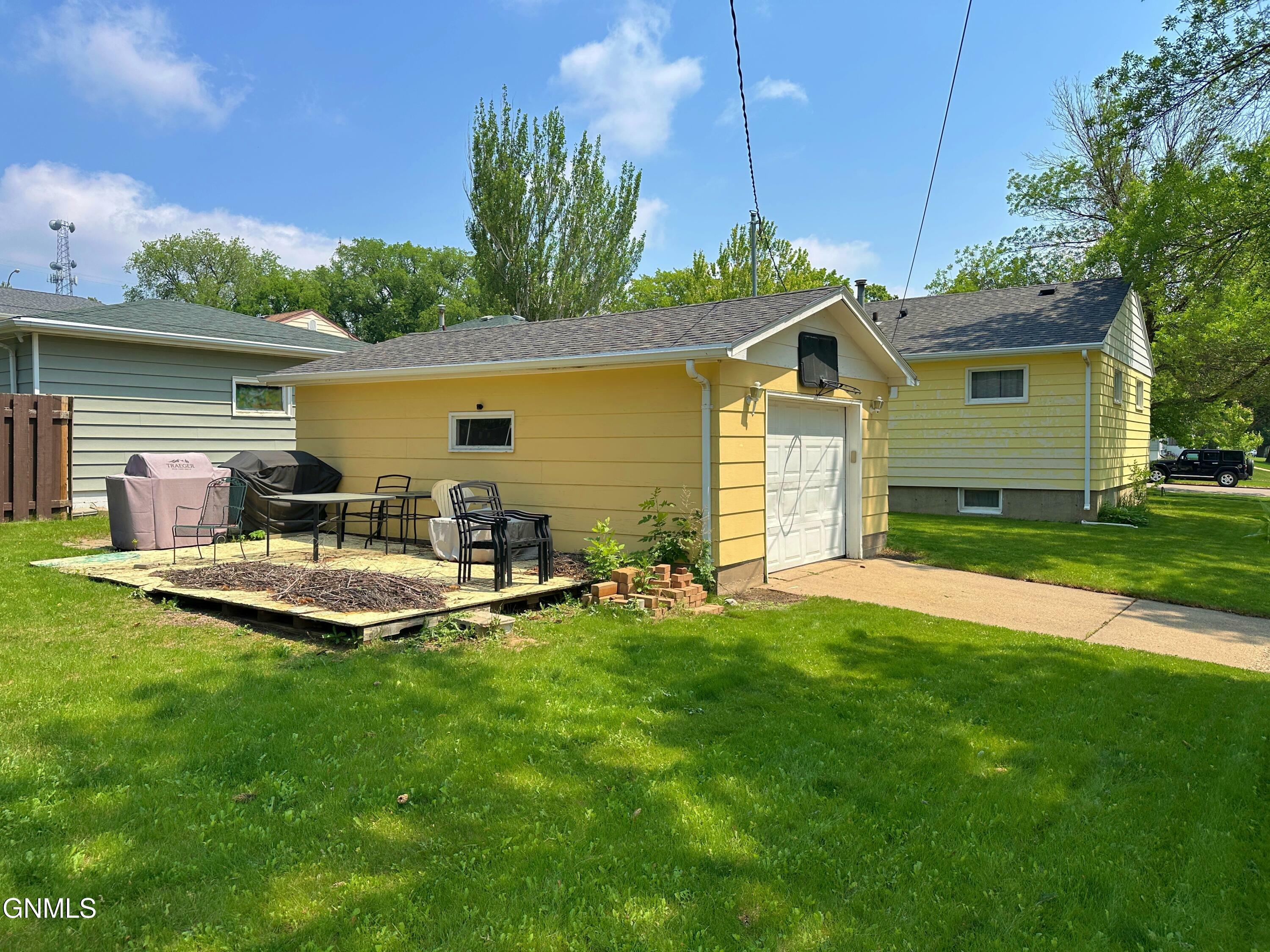 Property Photo: 1602 14th Street ND 58501
