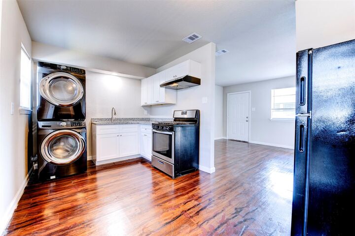 5525 Cavalcade Street  Houston TX 77026 photo