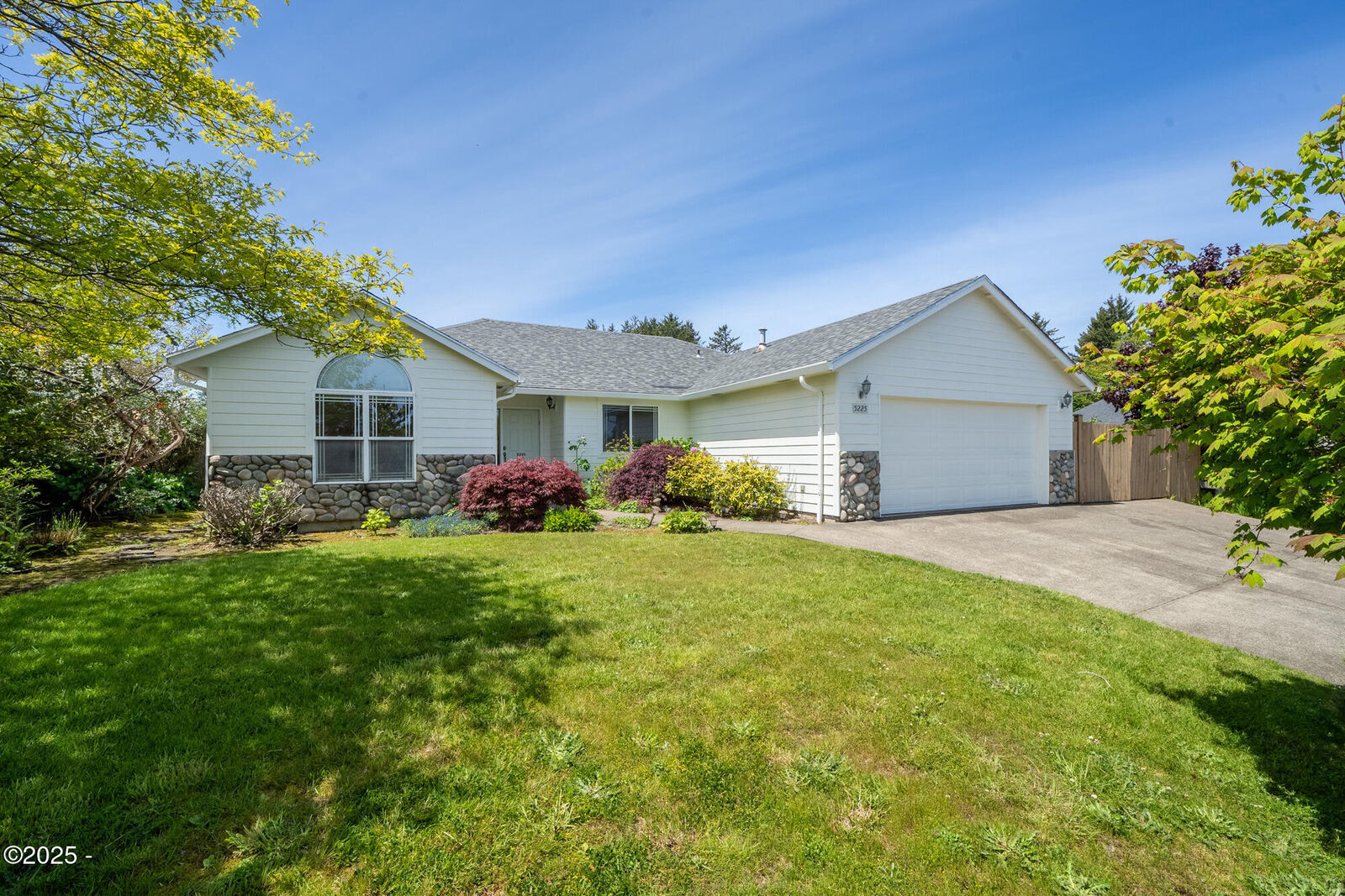 Property Photo:  5225 NE Voyage Avenue  OR  