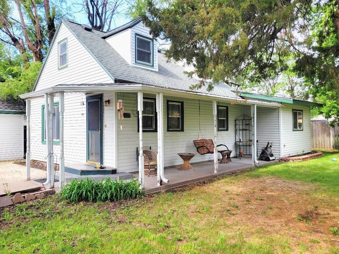 Property Photo: 1320 E 6th St NE 69101