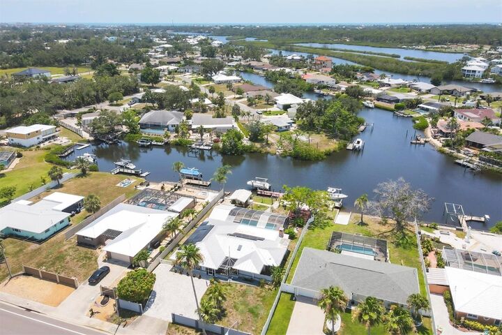 Property Photo:  619 Albee Farm Road N  FL 34275 