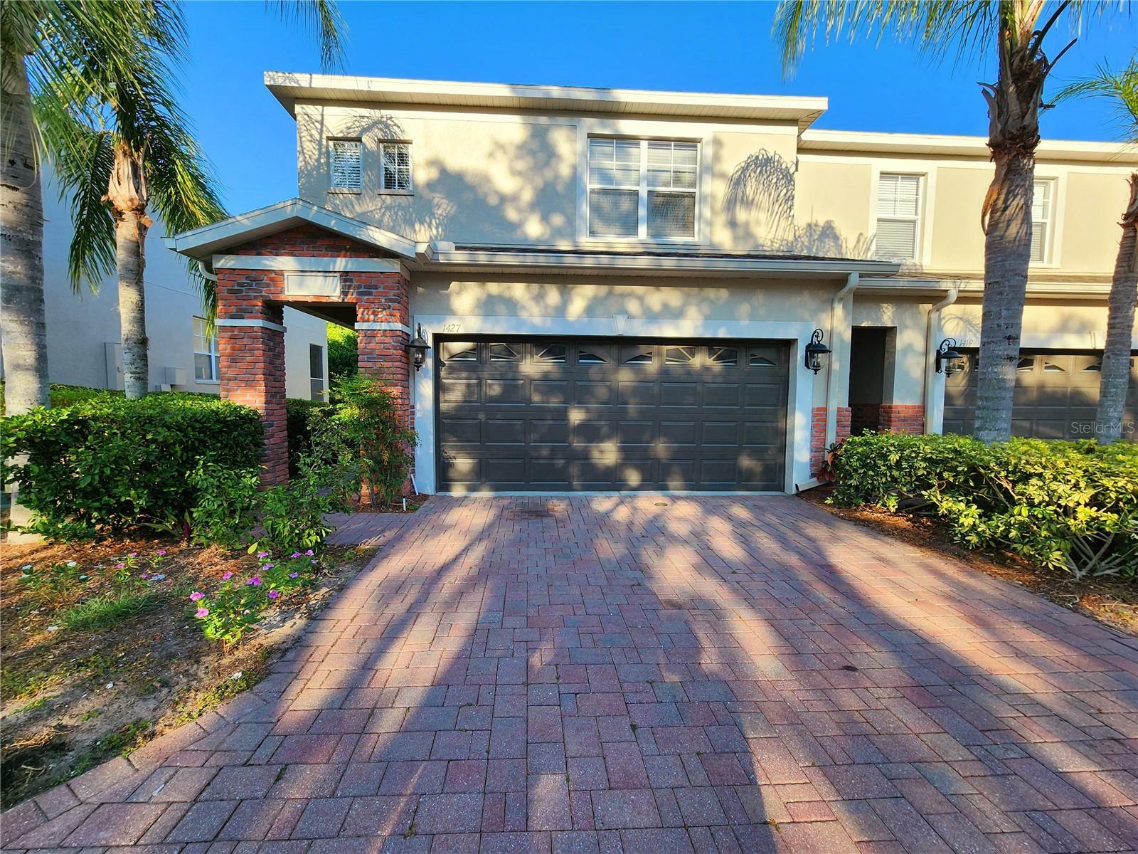 Property Photo: 1427 Hillview Lane FL 34689